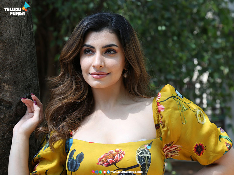 Simrithi Bathija Stills_10